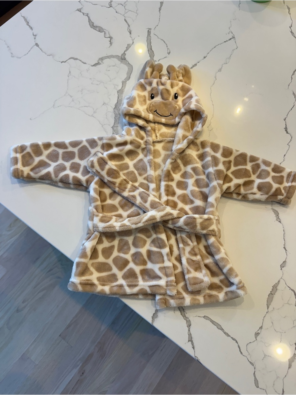 NWOT Kids Giraffe Hooded Bathrobe - Beige Animal Print